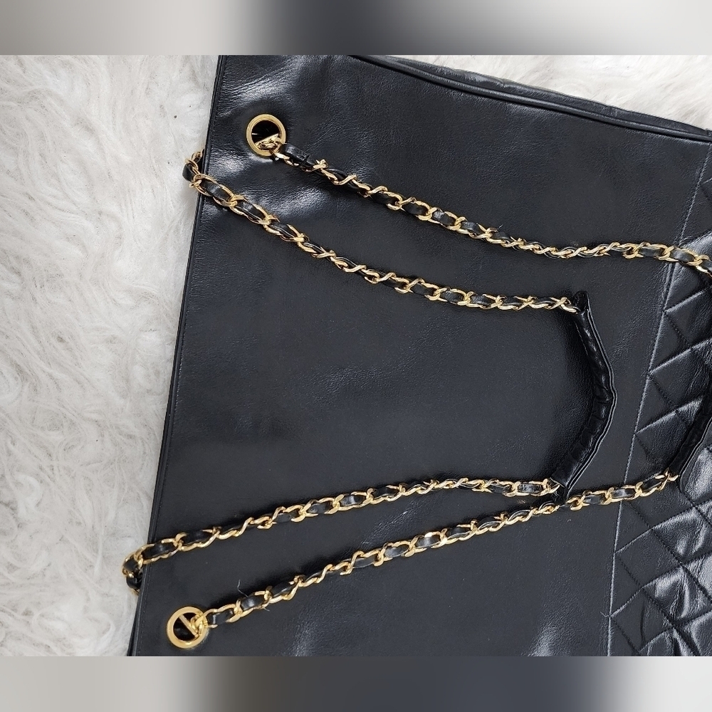 โจ Chanel Vintage Black Leather Tote โ Timeless Elegance โจ - Picture 11 of 12